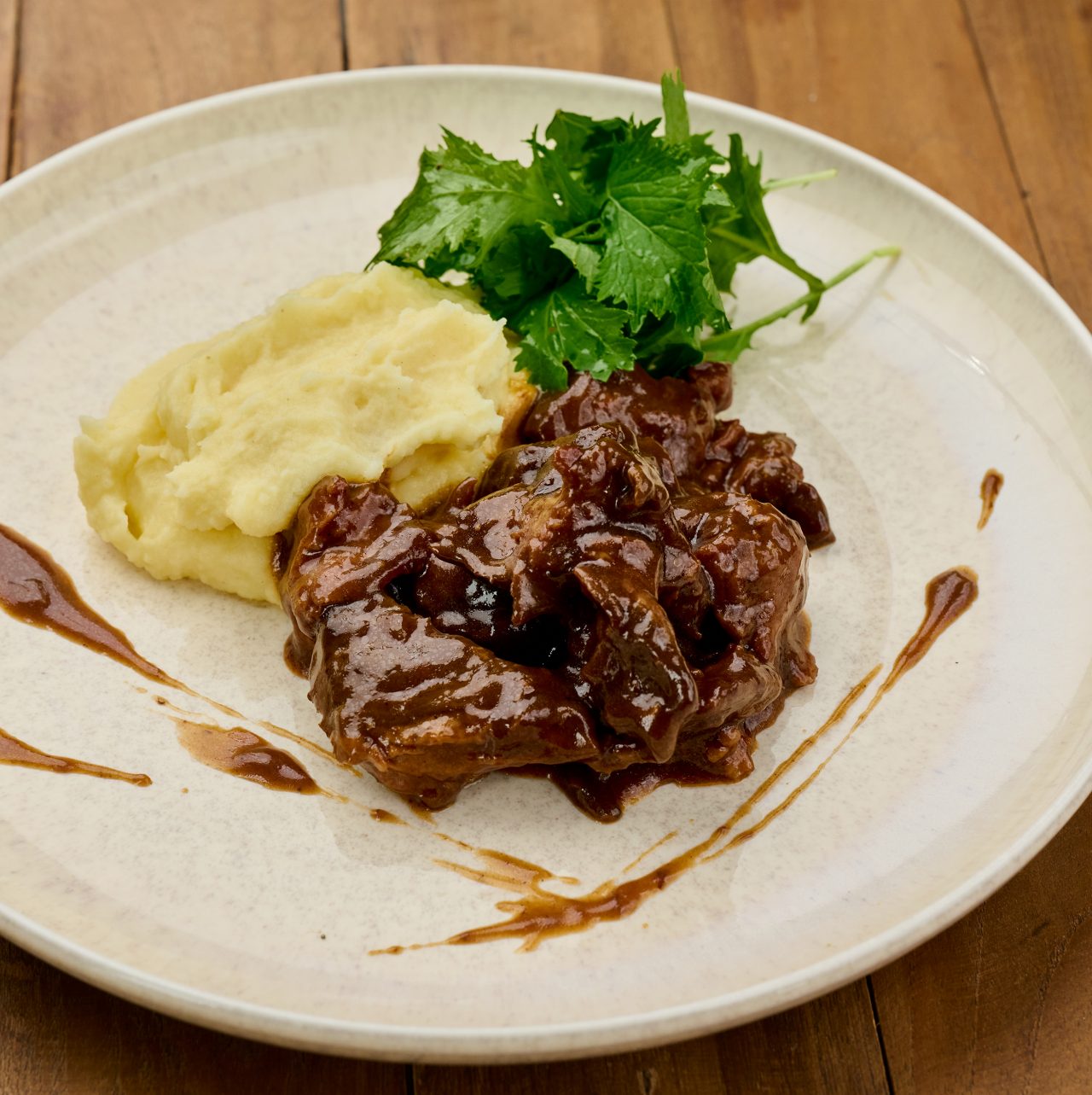 Transformez les carbonades traditionnelles en une assiette luxueuse ! Cette recette haut de gamme est préparée avec les mêmes ingrédients de base.